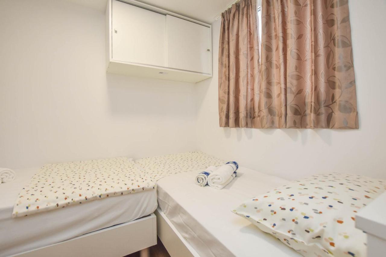 Mobile Home Dandelion Biograd Na Moru Exteriér fotografie